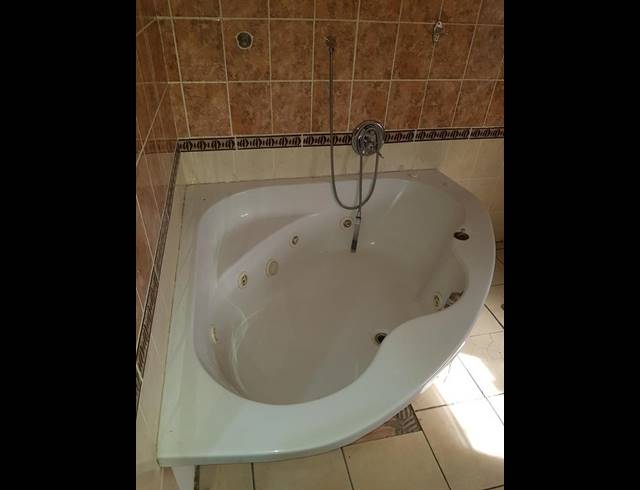 4 BEDROOM HOUSE FOR SALE IN RAISETHORPE